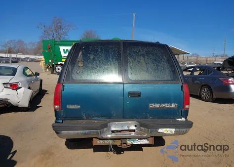 1993 Chevrolet Suburban K1500 from USA, damaged, VIN 1GNFK16K7PJ371462